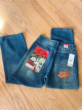 NWT Blue Women's Straight Jeans with Graphic Back Pockets